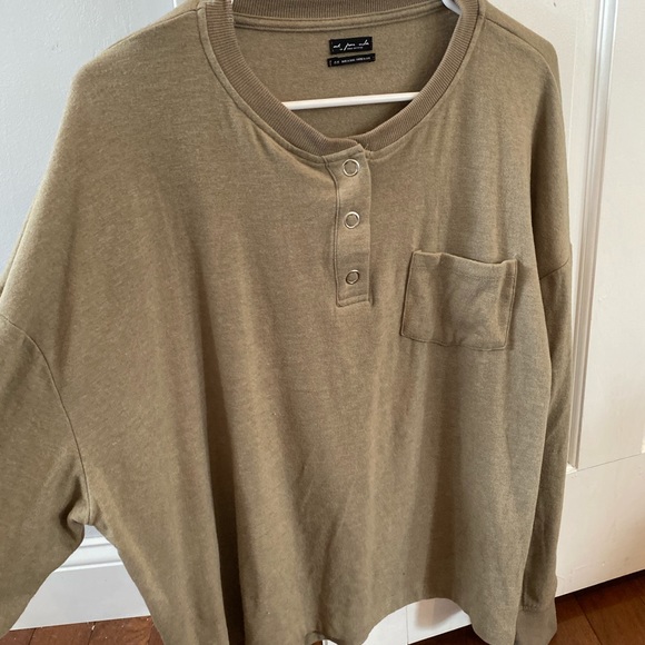 Urban Outfitters Henley NWOT!!!!! - Picture 1 of 2